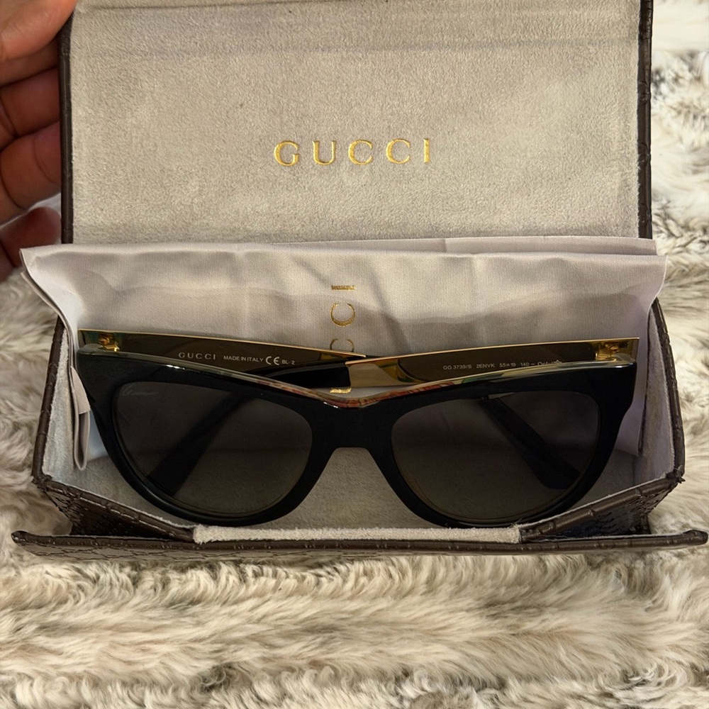 Gucci Black and Floral Cateye Sunglasses - Picture 11 of 13